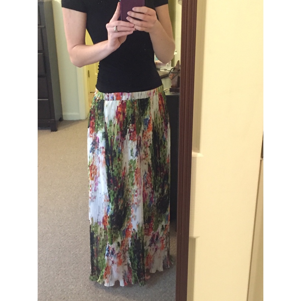 Watercolor pleated maxi skirt